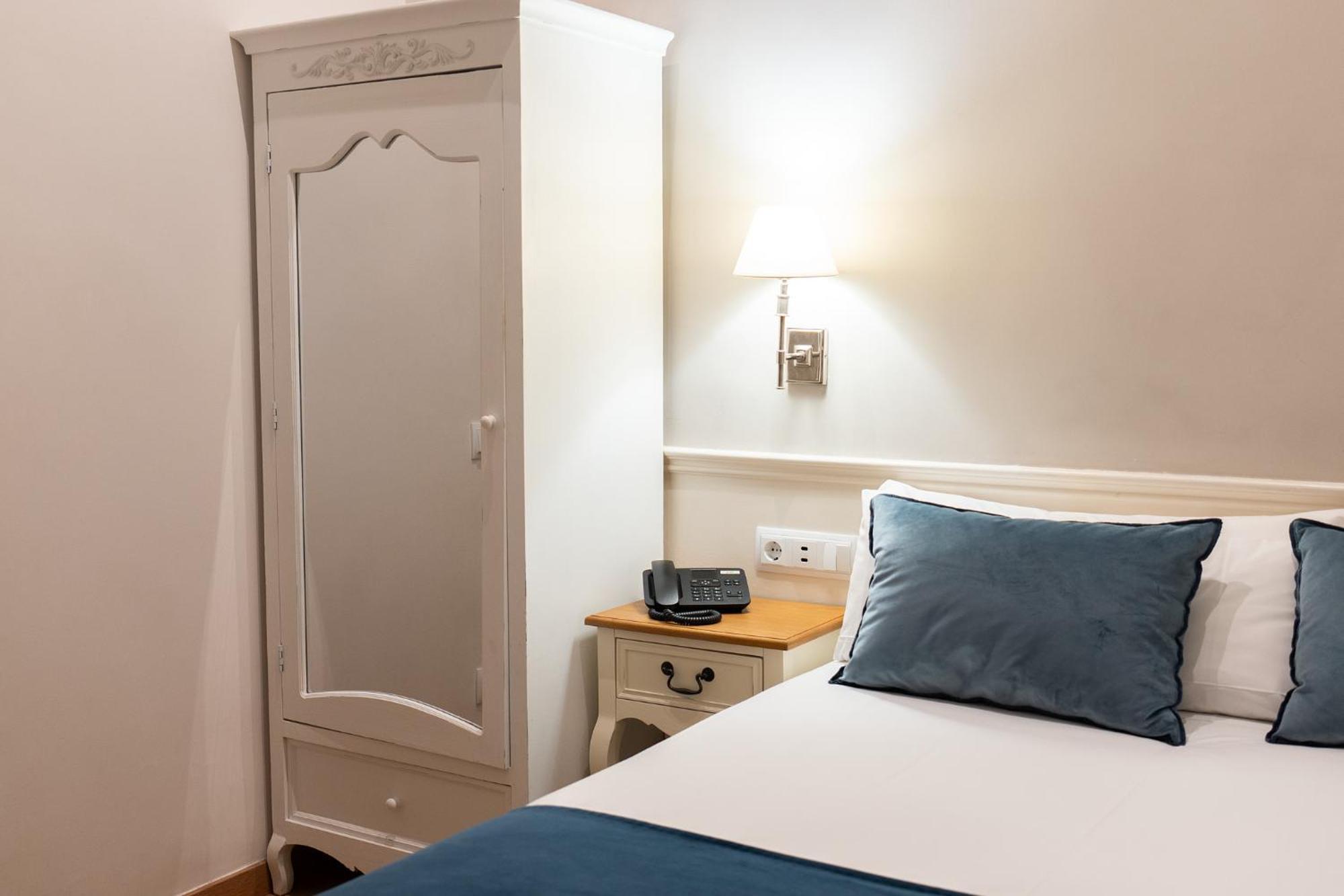 Hotel Meson Castilla Atiram